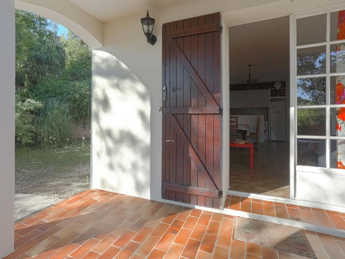 Snug Holiday Home In Bormes Les Mimosas With Pool Bagian luar foto