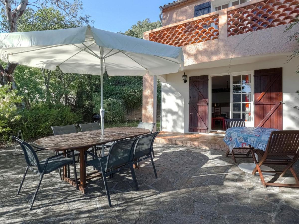 Snug Holiday Home In Bormes Les Mimosas With Pool Bagian luar foto