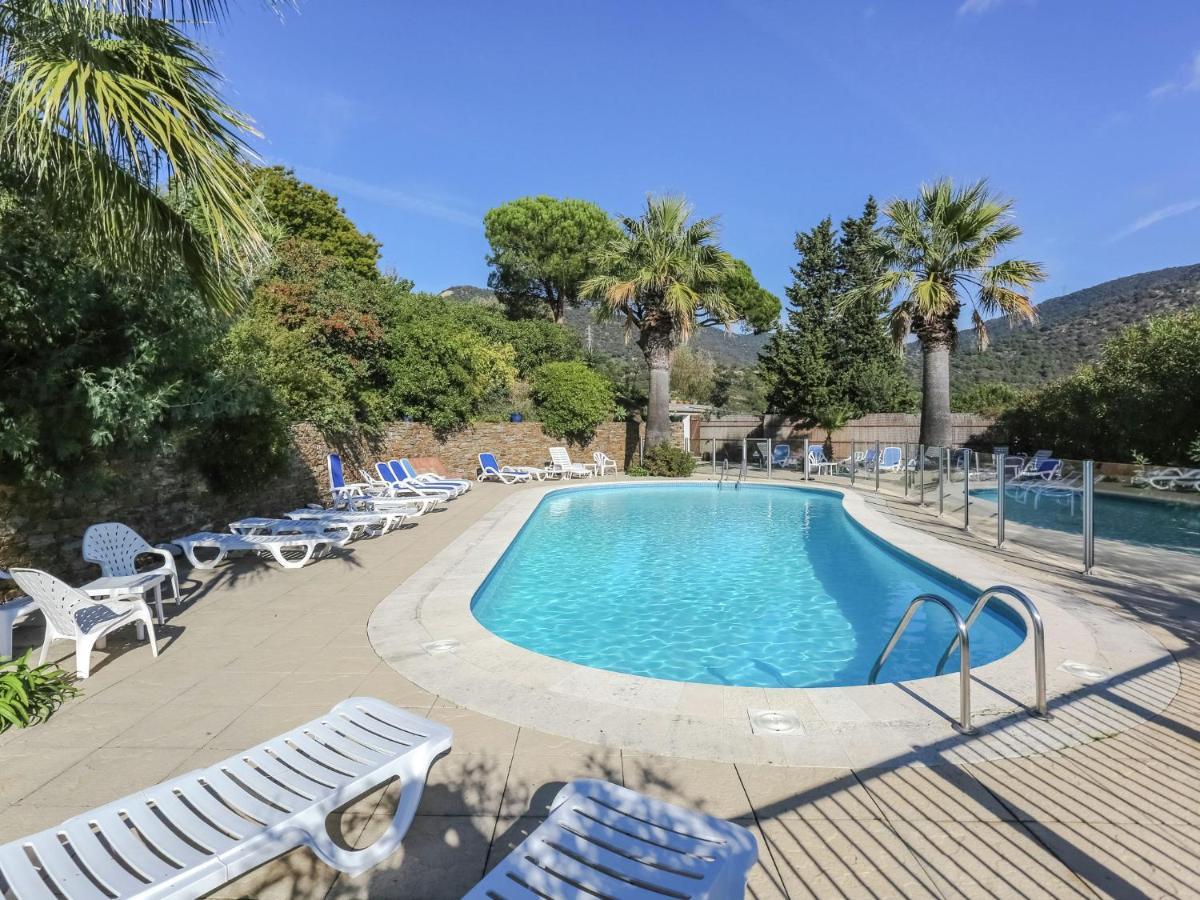 Snug Holiday Home In Bormes Les Mimosas With Pool Bagian luar foto