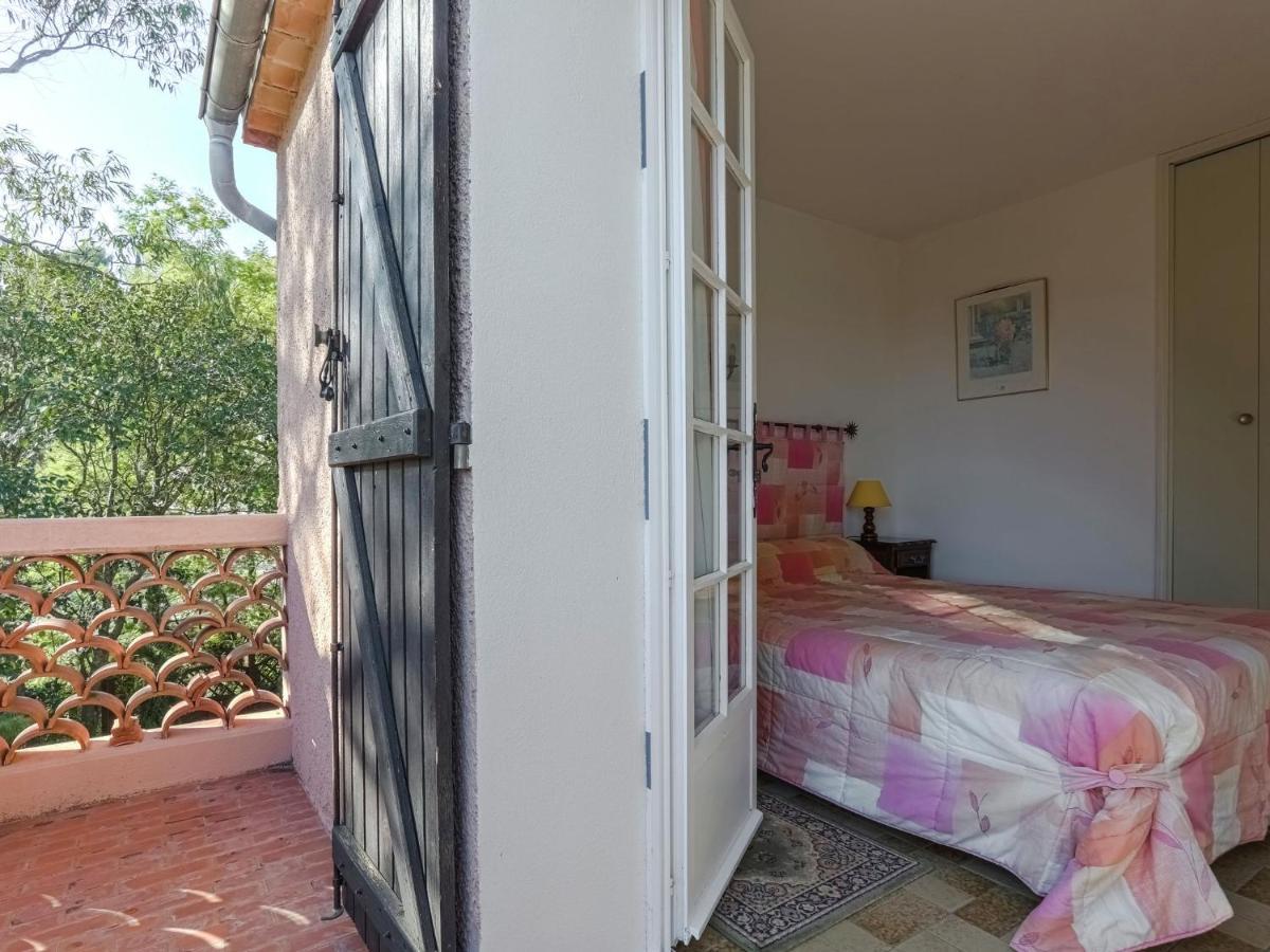 Snug Holiday Home In Bormes Les Mimosas With Pool Bagian luar foto