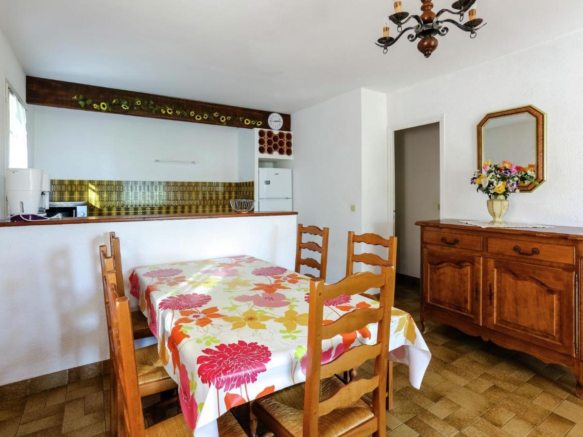 Snug Holiday Home In Bormes Les Mimosas With Pool Bagian luar foto
