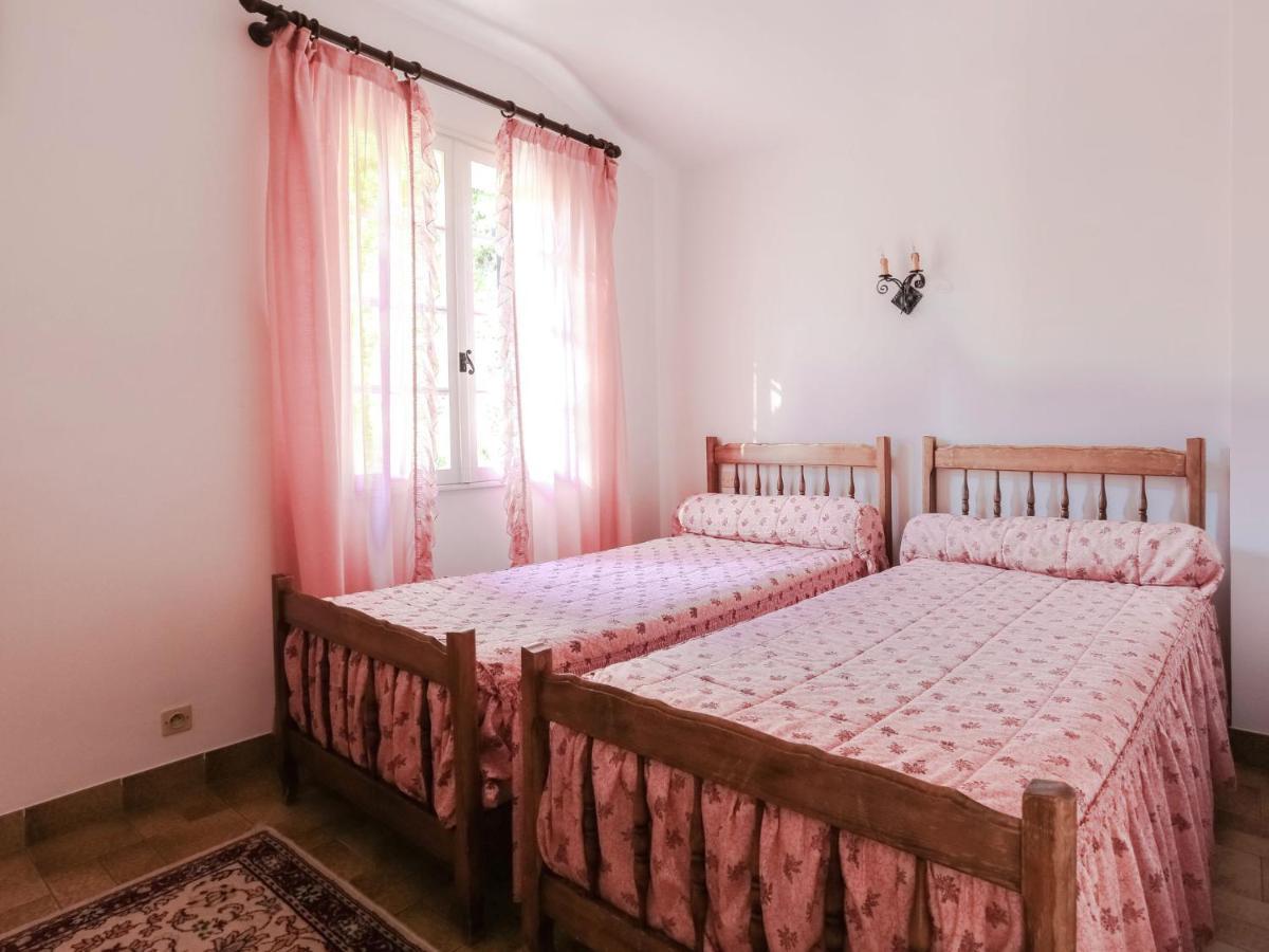 Snug Holiday Home In Bormes Les Mimosas With Pool Bagian luar foto