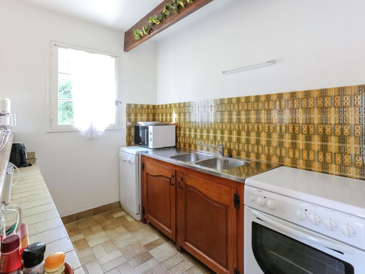 Snug Holiday Home In Bormes Les Mimosas With Pool Bagian luar foto