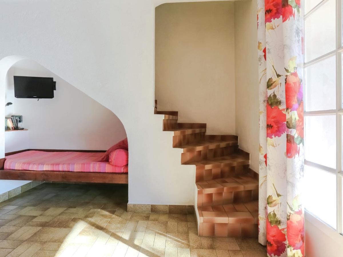 Snug Holiday Home In Bormes Les Mimosas With Pool Bagian luar foto