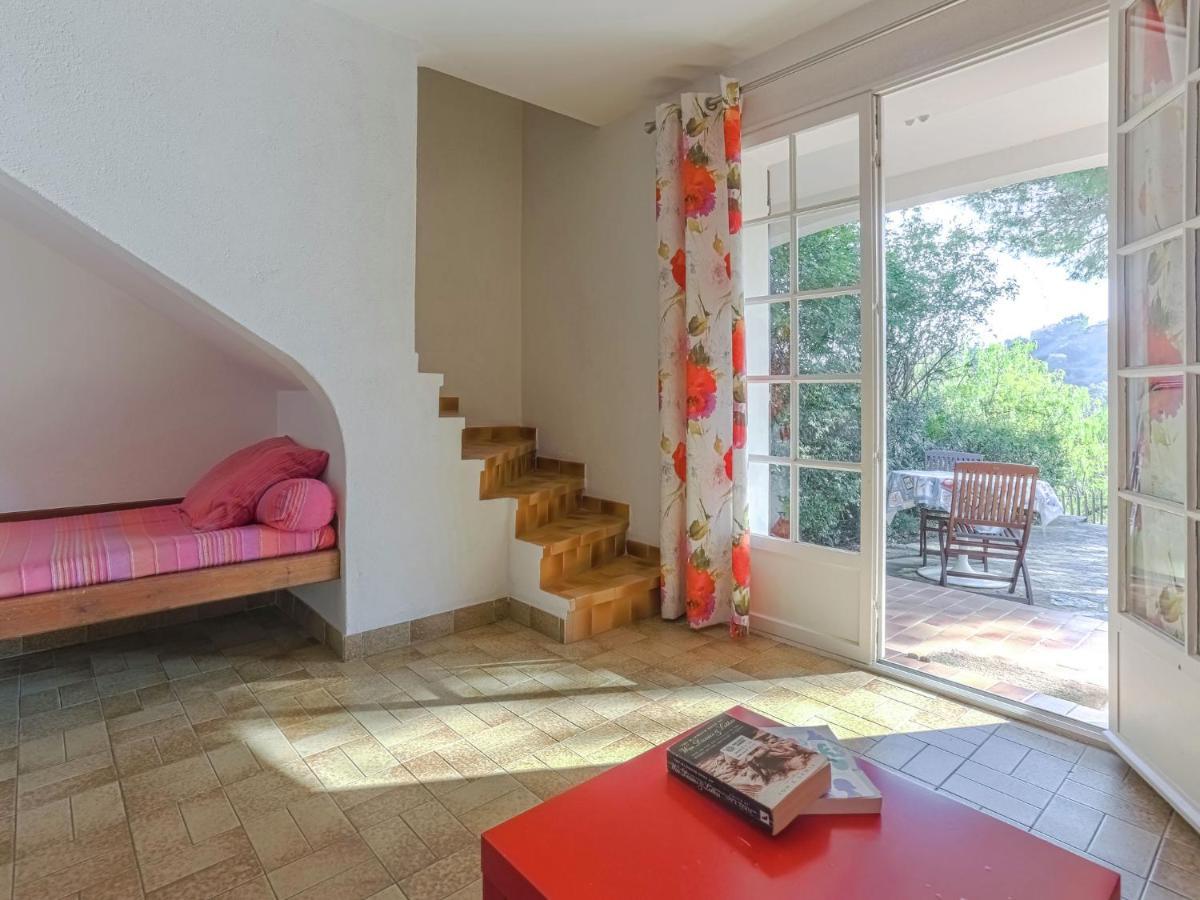 Snug Holiday Home In Bormes Les Mimosas With Pool Bagian luar foto