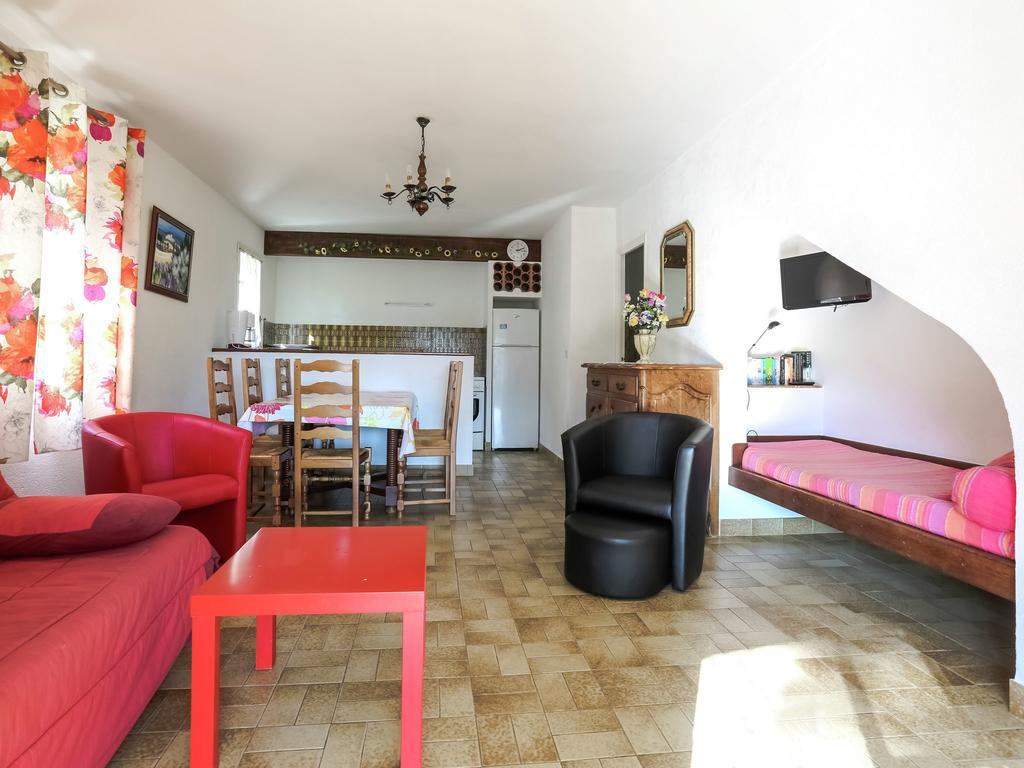 Snug Holiday Home In Bormes Les Mimosas With Pool Bagian luar foto